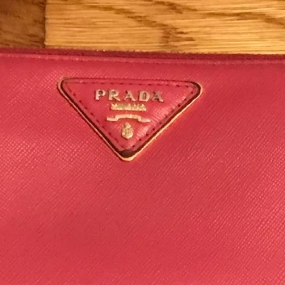 PRADA RED LEATHER ZIPPY LONG WALLET GOOD PREOWNED CONDITION - Picture 3 of 16